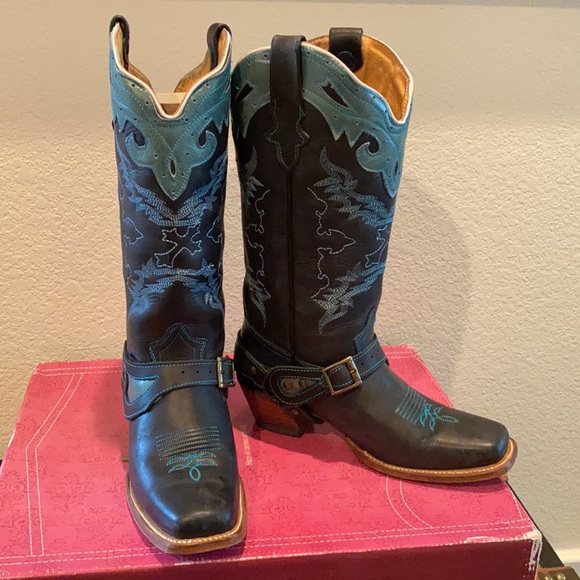 Reyme Boot - Authentic Leather - gently worn - still smells of leather! Size 9 - Picture 2 of 15